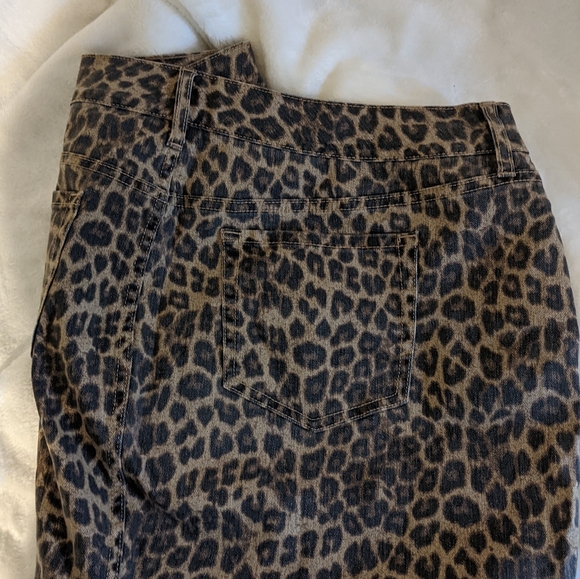 Leopard print mini skirt - Picture 8 of 9